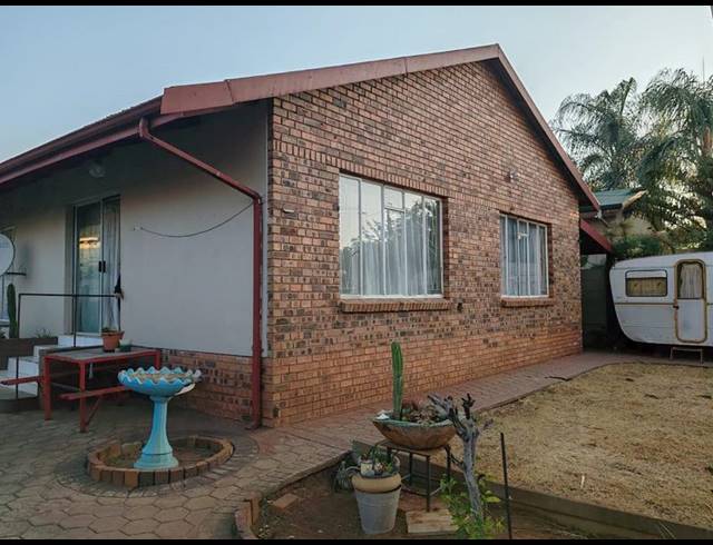 4 BEDROOM HOUSE FOR SALE IN PRETORIA GARDENS